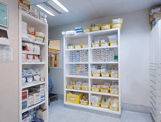 Hospital CMQ Premiere, Pharmacy